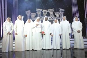 جائزة الفنان الراحل عبدالعزيز النمش والمقدمة من رجل الاعمال عبدالرحمن شيخان الفارسي حصدها خالد السجاري﻿