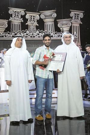علي البلوشي افضل مؤلف مسرحي عن نص يوتوبيا العتمة﻿