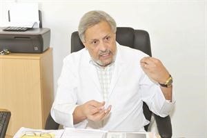 د.أسامة سرور لـ «الأنباء»: التعرض للشمس يسبب هدم الخلايا ويؤثر على الكولاجين والإيلاستين.. ويسرع بظهور التجاعيد