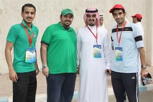 الشيخ تركي اليوسف مع عدد من المنظمين﻿
