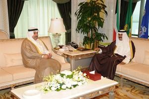 سمو ولي العهد الشيخ نواف الاحمد مستقبلا الشيخ حمد جابر العلي﻿