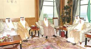 صاحب السمو الامير مستقبلا دخالد المذكور ودمحمد الطبطبائي ودمحمد عبدالغفار الشريف