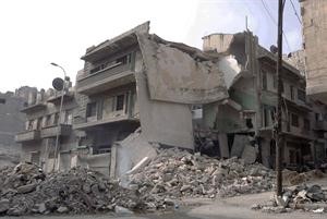 حجم الدمار الذي لحق باحد احياء حلب نتيجة قصف القوات السورية رويترز