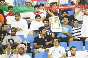 جماهير الابيض كانت حاضرة لمساندة فريقها	 الازرق كوم﻿