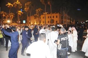 الداخلية توزع صورة اخرى توضح تصوير المسيرة وبثها عبر وسائل التواصل﻿