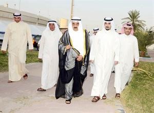 الشيخ فيصل السعود ومعه الشيخ تركي اليوسف واعضاء ادارة السالمية
