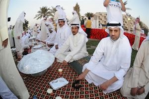 فيصل اليحيى ومناور نقى وسالم النملان حضروا الافطار في ساحة الارادة