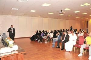 دمعتز فتحي سعد خلال المحاضرة
