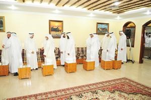 المهنئون توافدوا لتقديم التهاني بالعيد
