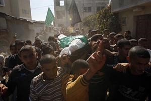 غزاويون يشيعون سليمان القره القيادي في حماس امس 	اپ﻿