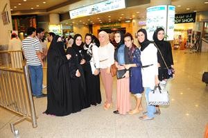 الحاجة امنة الشطي مع مستقبلاتها﻿