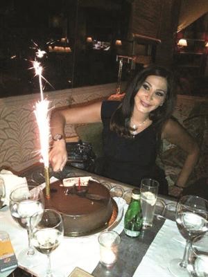 صورة لاليسا وهي تحتفل بعيد ميلادها