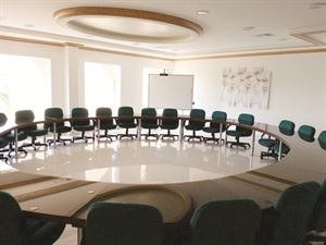 قاعات المعهد الجديدة المزودة باحدث الوسائل التكنولوجية﻿