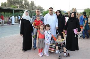 احدى الاسر فضلت قضاء اجازة العيد في حديقة الحيوان﻿