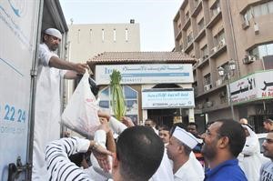 توزيع لحوم الاضاحي على المحتاجين﻿