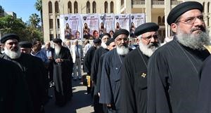 حشود من الاساقفة والرهبان قبيل عملية التصويت افپ