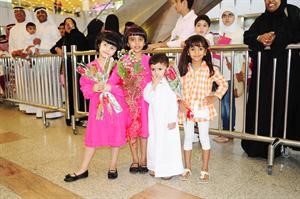 الاطفال في استقبال ضيوف الرحمن﻿