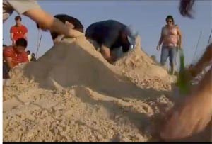 أبوظبي تفشل في تحطيم الرقم القياسي لبناء القلاع الرملية