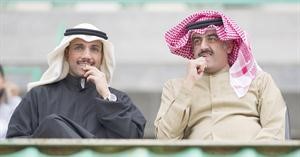ادارة نادي الكويت برئاسة عبدالعزيز المرزوق منحت النائب السابق مرزوق الغانم الرئاسة الفخرية الازرق كوم