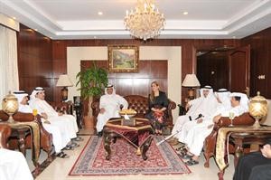 مسالم الاذينة وبثينة السبيعي وجزا المطيري خلال استقبال المهنئين في وزارة المواصلات﻿