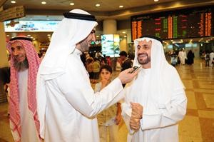 الوزير دفاضل صفر يتحدث للزميل محمد راتب	اسامة ابوعطية﻿