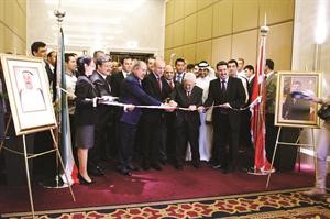 قص الشريط ايذانا بافتتاح الملتقى