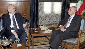 رئيس البرلمان نبيه بري مستقبلا رئيس الحكومة نجيب ميقاتي في عين التينة امس محمود الطويل