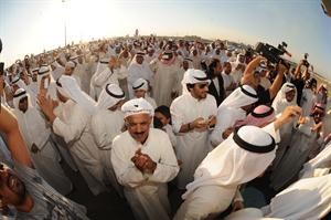 ﻿مواطنون حضروا للاحتفال بالافراج عن النائب السابق مسلم البراك﻿