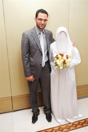 فاضل عامر مع عروسه﻿