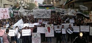 صورة بثها الناشطون على الانترنت لمظاهرة حاشدة في داريا امس
