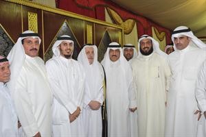 فلاح بن جامع متوسطا خالد الطاحوس وفلاح الصواغ ومسلم البراك وبدر الداهوم وسالم النملان متين غوزال