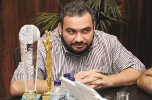 مدير فرقة الجيل الواعي الفنان والمخرج عصام الكاظمي يرد على اسئلة المتصلين