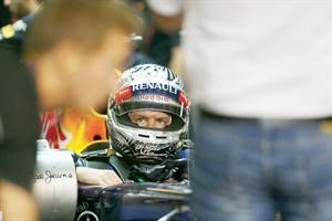 ﻿سائق ريد بول فيتل يستعد لسباق ابوظبي للفورمولاافپ﻿