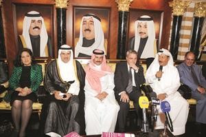 جواد بوخمسين والسفير العراقي والشيخ مبارك الدعيج والشيخ سلمان الحمود ود سهام الفريح