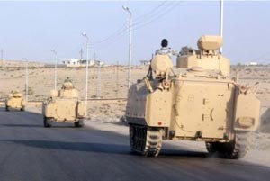 الجيش المصري ينتشر في شمال سيناء.. وينفي حظر التجول