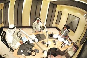 العالم الفلكي د صالح العجيري ومايك مبلتع خلال حلقة قايلة الوفاء هاني الشمري