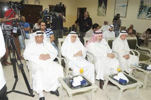 الزملاء احمد بهبهاني وفيصل القناعي وطارق ادريس ﻿