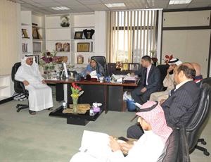 منيرة الفضلي خلال اجتماعها مع لجنة متابعة النشاط الميداني للعمل الخيري﻿