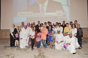 السفير الاميركي متوسطا الحضور في اللقاء 	متين غوزال﻿