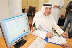 صالح عاشور يسجل اسمه في ادارة الانتخابات امس