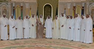 صاحب السمو الامير الشيخ صباح الاحمد خلال لقائه رئيس واعضاء الاتحاد العام لعمال الكويت