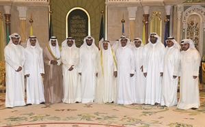 صاحب السمو الامير خلال لقائه رئيس واعضاء اتحاد نقابات العاملين بالقطاع الحكومي
