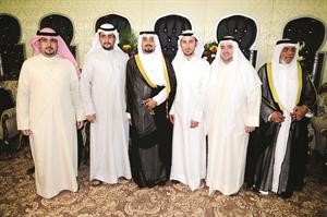 رضا التميمي وحسين صالح وخطيب علي يباركون
