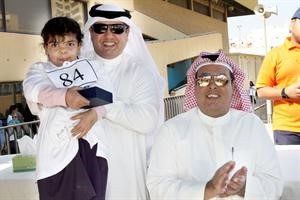 ناصر العجمي يكرم اصغر لاعب﻿