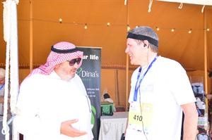 السفير الاميركي وفيصل القناعي في حديث حول الماراثون﻿