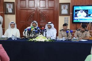 الشيخ محمد العبدالله متوسطا دمحمد العجمي واسامة الدعيج والمقدم يوسف الخده والرائد عبدالاله عبدالسلام﻿