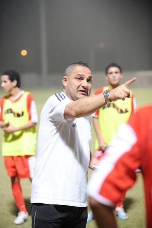 هل يستمر احمد حيدر مع ازرق الشباب﻿
