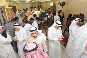 ازدحام شديد شهدته ادارة الانتخابات في اليوم الاخير لتسجيل المرشحين متين غوزال