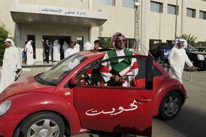 مواطن يعبر عن حبه للكويت
