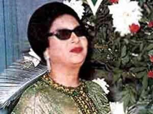 امام مسجد يغنّي لأم كلثوم اثناء خطبة صلاة الجمعة: أعطني حريتي أطلق يدي